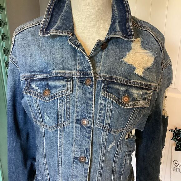 Hollister Distressed Jean Jacket 🥗🥨🍜 - Picture 2 of 8